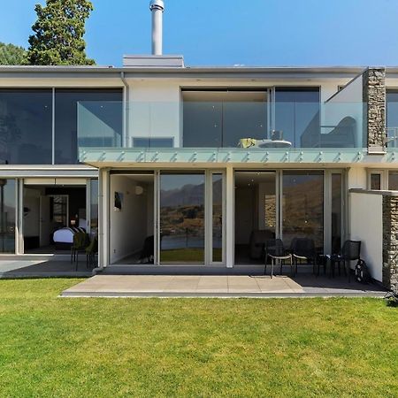 Remarkable Lake View Modern Executive Home クイーンズタウン エクステリア 写真